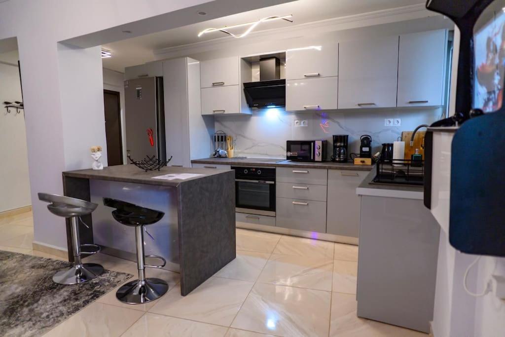 Fresh Spicy 1Bd Amusement Arcade Apartment Athens Exterior photo